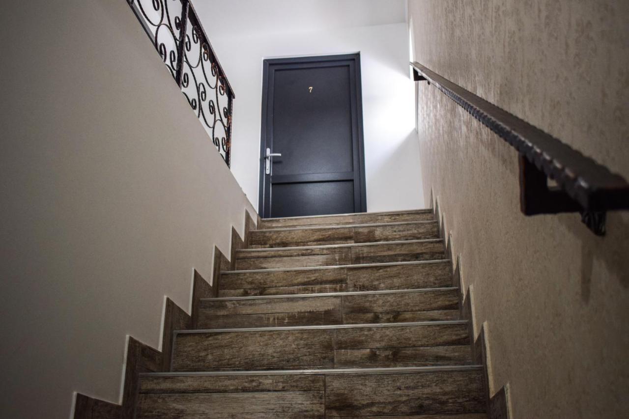 B House Rooms Ясси Екстер'єр фото