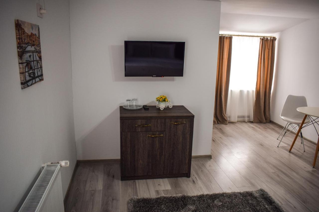 B House Rooms Ясси Екстер'єр фото